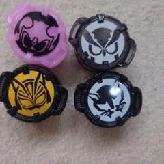 仮面ライダーギーツ　IDコア　4個セット
