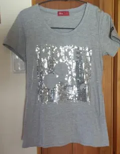 メルカリ祭価格！Disney ミッキー スパンコール Tシャツ グレーのサムネイル