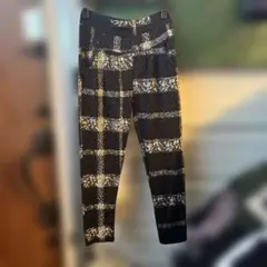 HA4 美品黒と白のカジュアルストレッチパンツ