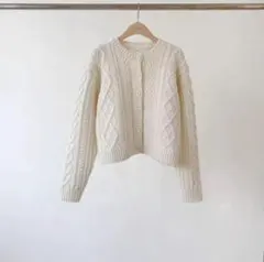 ケーブルニットカーディガン