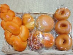 食品サンプル　パン６個　籠付き