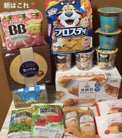 朝はこれ❣️ クロワッサン　飲料　バームクーヘン　アミューズメント品　おやつのサムネイル