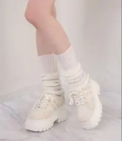 NICE CLAUP ビジュー付きトリプルソールスニーカーのサムネイル