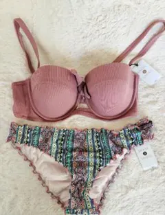 インポート品☆ピンク　ビキニ　ペイズリー風　水着セット　36C＋М