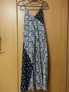 【タグ付未使用】キャミワンピース 花柄 アジャスター付 FREAKS STORE