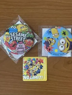 セサミストリート ミニオン 缶バッジ 2つセット　プラス➕非売品シール付き‼️