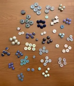 昭和レトロ　アンティーク　寒色系ボタン　多様なデザイン　125個