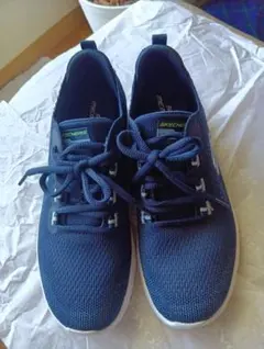 SKECHERS ネイビー スニーカー　ライトウエイト