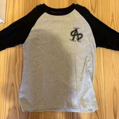 Aのロゴ付きラグランTシャツ　アンドサンズ