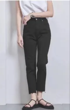 HYKE デニムパンツ　TIGHT SLIM 27サイズのサムネイル