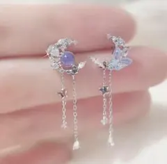 ビジュー　月　蝶　ロングピアス シルバー 揺れる パーティー　韓国 上品 可愛い