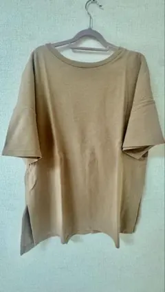 ベージュ オーバーサイズ Tシャツ