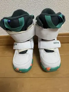キッズ Burton ミニグロム スノーボードブーツ13.5センチ