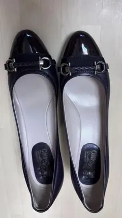 Salvatore Ferragamo ダークパープルパンプス ヒール5cmのサムネイル