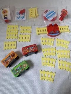 アンパンマン ガチャガチャ　電車レールセット