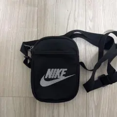 Nike ブラック ショルダーポーチ