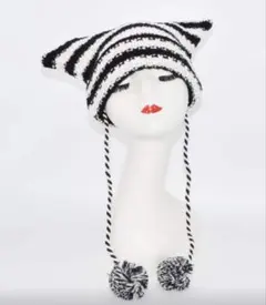 ゼブラ柄 ニット帽 耳付き 猫 ポンポン 紐付き 白 黒 SHEIN