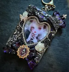 トレカキーホルダー デコ / 紫×黒 / 薔薇 ゴシック y2k 蝶 リボン