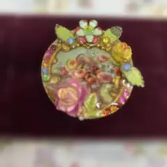 ミハエルネグリン♡アンティーク調♪薔薇とキラキラスワロフスキーのブローチ・訳あり