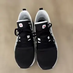 New Balance ブラック スニーカー