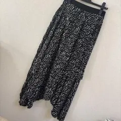 プリーツロングスカート 黒と白のプリント