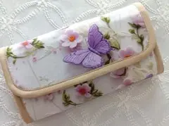 ☆ハンドメイド　蝶とフラワー　秋のやりくり長財布　収納たっぷり　Wファースナー☆