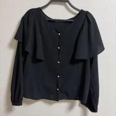 フリル付き黒長袖シャツ