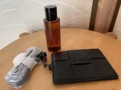 シュウウエムラIDカードホルダーとクレンジングオイルミニボトル