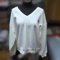ハート刺繍 Vネック 長袖カットソー ホワイト