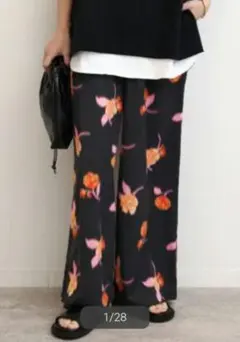 ジャーナルスタンダード レリューム ボカシフラワーワイドイージーパンツのサムネイル