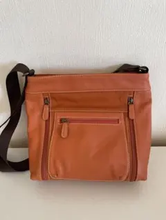 ショルダーバッグ　レザー　ベルーナ