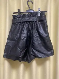 黒 レザー ベルト付き ショートパンツ Fサイズ