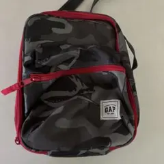 新品✴︎GAP シャーク柄　マチ有　　　ショルダーバッグ