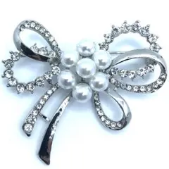 【上品リボンデザイン】7珠パール入キュービックジルコニアブローチ（風車型留金具）