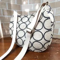 ハンドメイド　丸型ラウンドトート　調整可能ショルダー　タンバリン柄刺繍　生成り