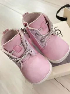赤ちゃん　ファストシューズ　UGG 本革