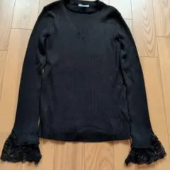 JULIA 黒ニット　Vネックのサムネイル