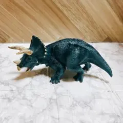 トリケラトプス フィギュア