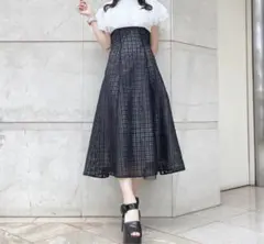 Evelyn エブリン ロングワンピース フレアスカート 白 黒 オフショルのサムネイル