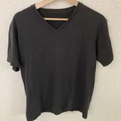 ダークグレー Vネック Tシャツ　ユニクロ