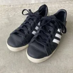 adidas ブラック スニーカー　23.0センチ