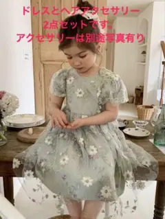 2点セット　キッズドレスとヘアアクセサリーのサムネイル