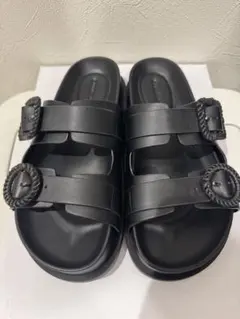 CHARLES & KEITH ブラック サンダル 36のサムネイル