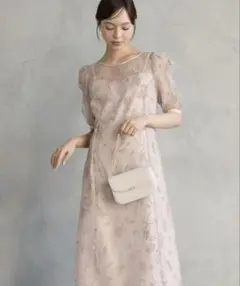 新品 AIMER ラメ刺繍チュールドレス ピンクベージュ M - メルカリ