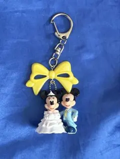ディズニー　ミッキー&ミニー　ウェディングキーチェーンフィギュア