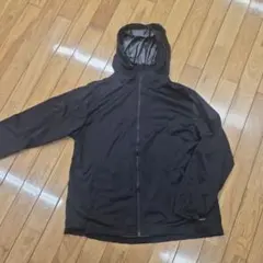 黒いナイロンジャケット フルジップ