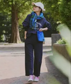 studio clip 柔らかストレッチすっきりストレートパンツ ネイビー