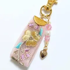 ピンク黄色　インド刺繍リボン　キーホルダーチャーム　ビーズ付き♪