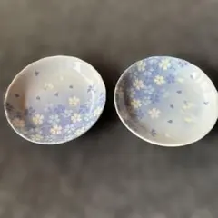 青い花柄の陶器製小皿2枚セット