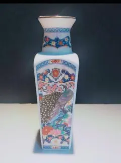 四角花瓶　孔雀と菊